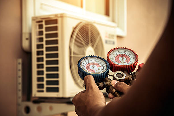 Professional Ac Installation technician working in Hamilton, VA